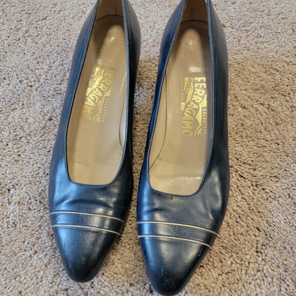 Salvatore Ferragamo navy low heels 8 B - Picture 1 of 4
